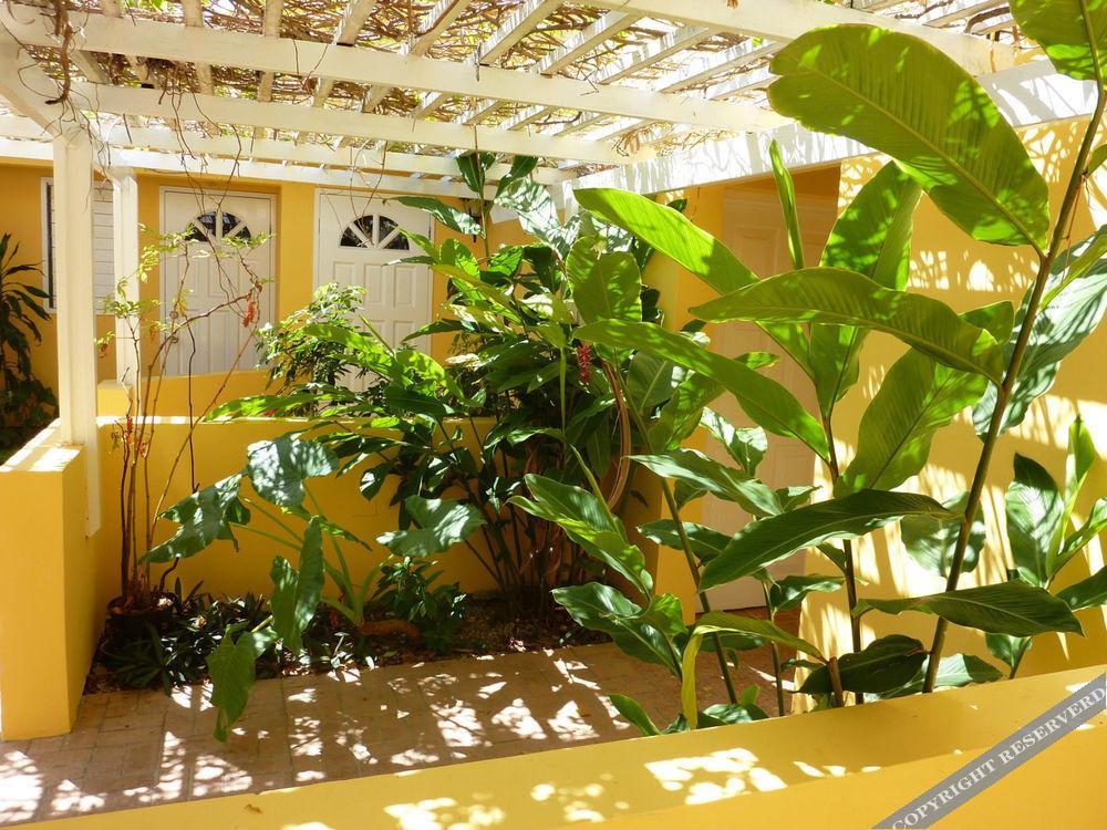 The Atrium At Ironshore Бухта Монтего Экстерьер фото